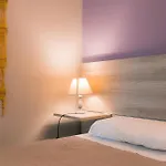 Romeo\'S Room - Royal Welcome