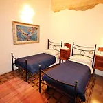 B&B Grand Lori