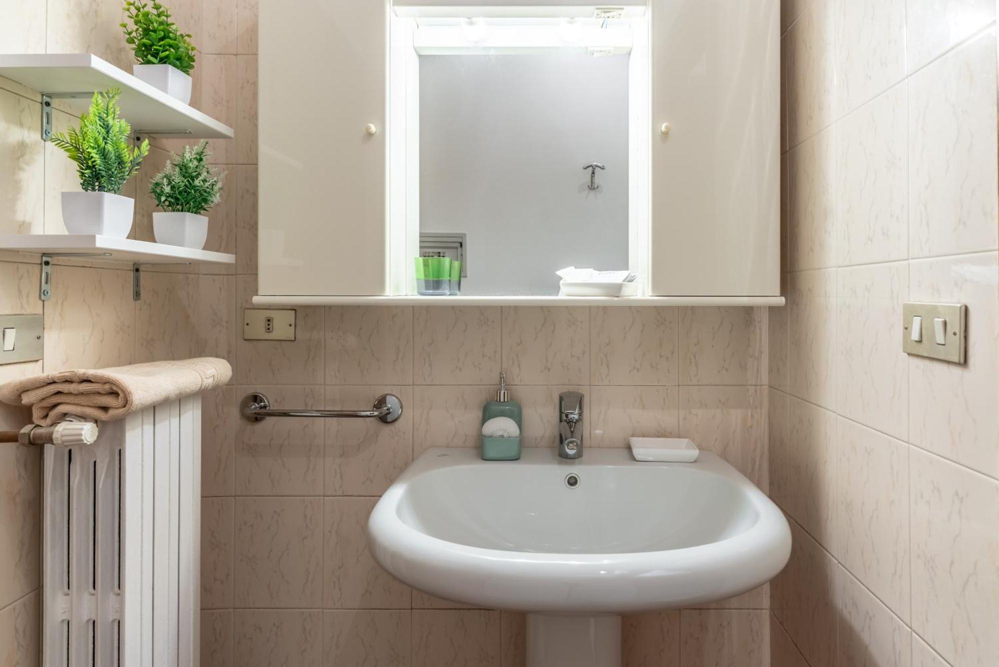 Apartment -near Arena & Parking - Pet Friendly Historical Arena Palace