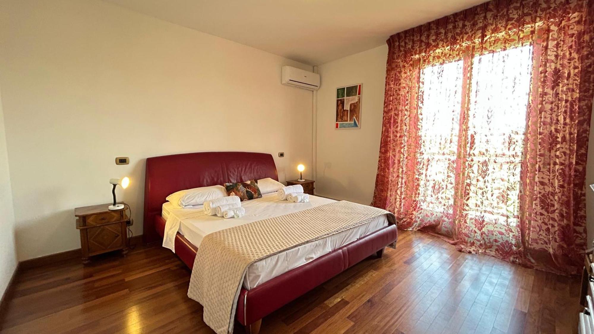 Skyline Apartment *