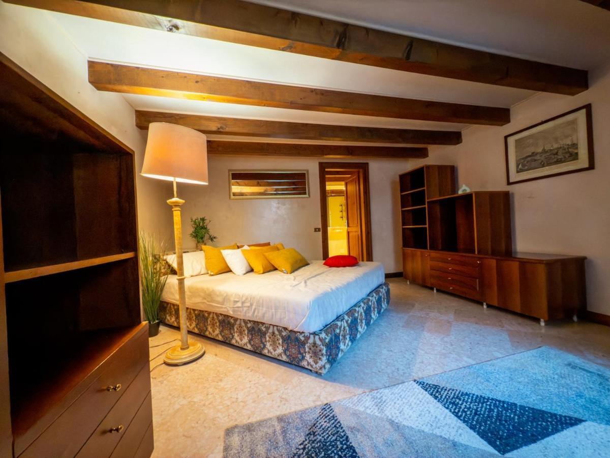 Appartamento At Ponte Pietra With Garden And Parking