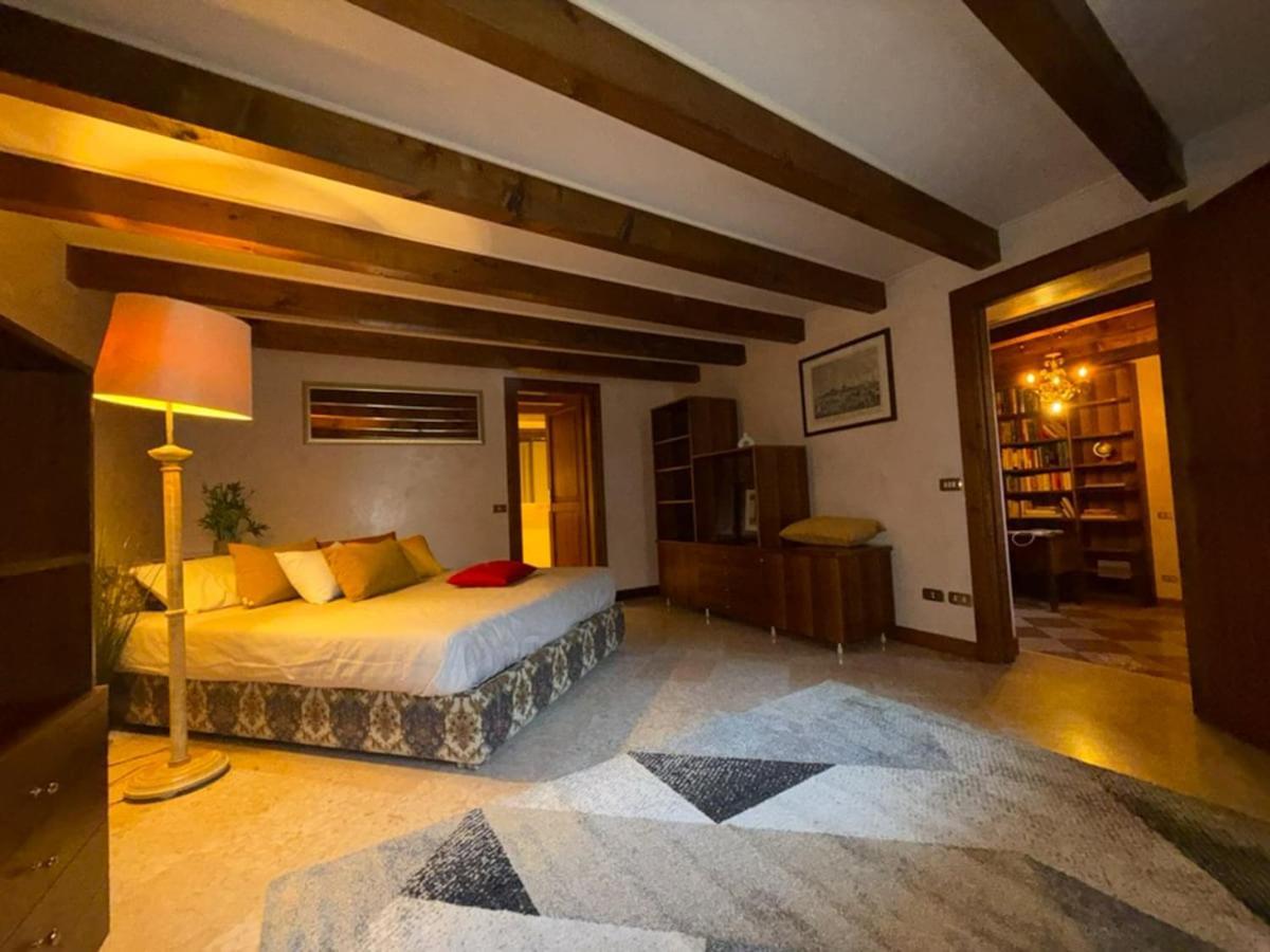 Appartamento At Ponte Pietra With Garden And Parking Verona