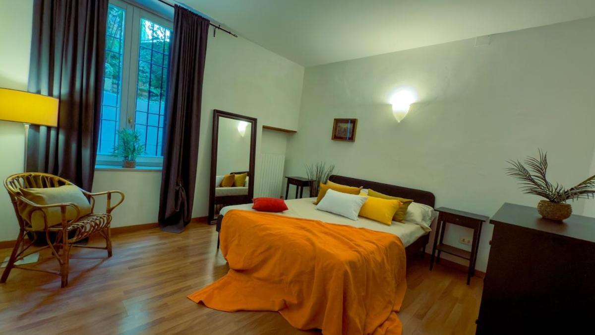 At Theater Free Parking Apartment *