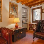 Arena Vintage Apartment
