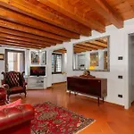 Arena Vintage Apartment