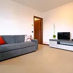 House 39 - Royal Welcome