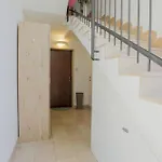 Elegant Apartment: Free Netflix, Wi-Fi & Parking