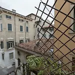 Alice\'S Apartment