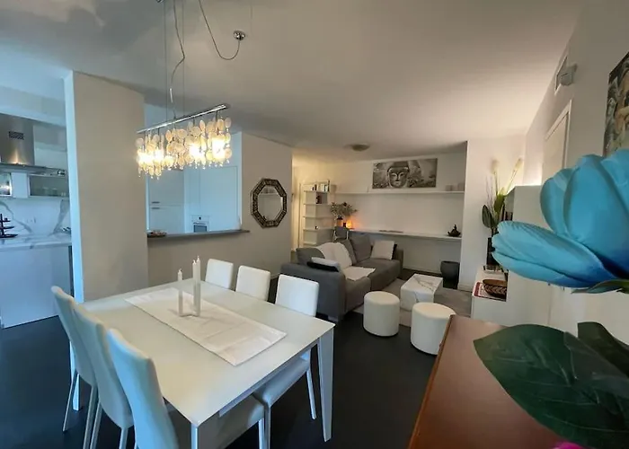Elegant Relax Suite Near Veron Center Fair Lake Garda