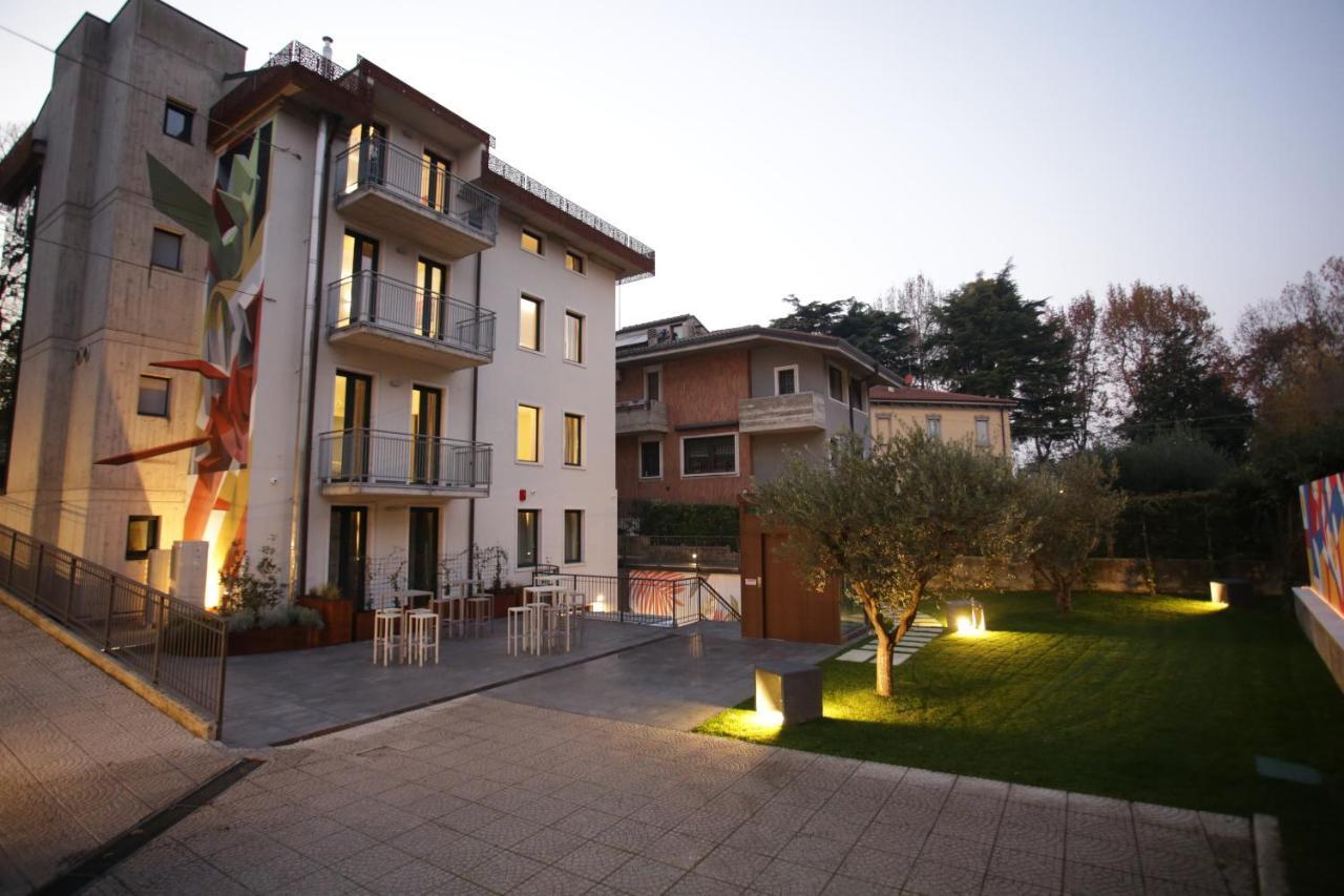 Hostel Stravagante & *