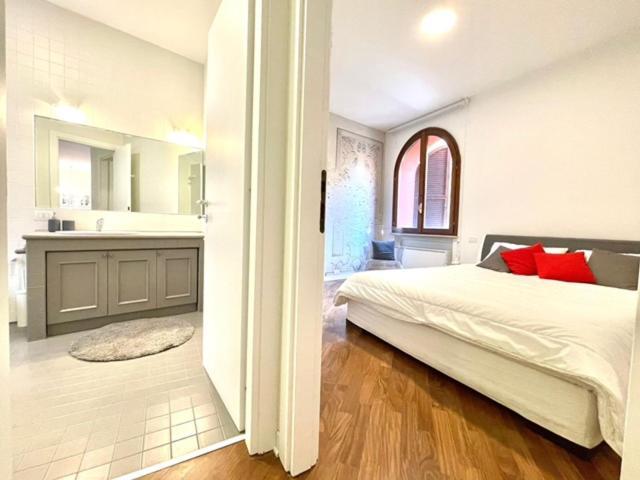 Domus - Ampia Moderna Casa Su 2 Piani Nel Cuore Di Apartment Verona