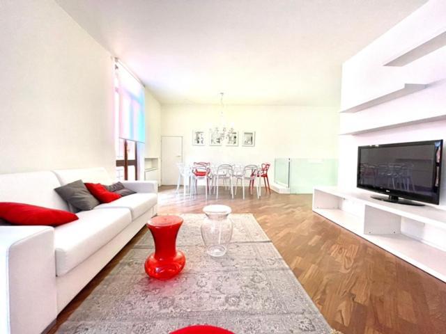Domus - Ampia Moderna Casa Su 2 Piani Nel Cuore Di * Verona