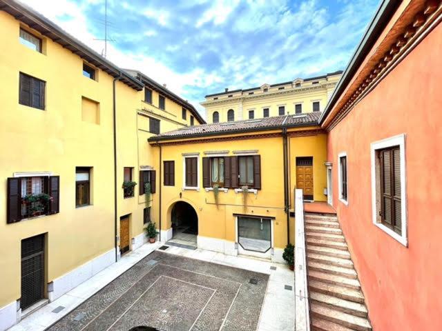 Domus - Ampia Moderna Casa Su 2 Piani Nel Cuore Di Apartment Verona