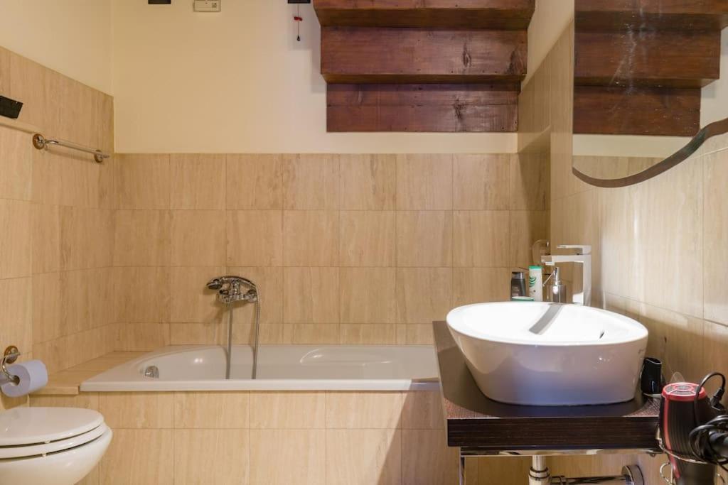 Magnificent 1800 In The Heart Of Apartment *