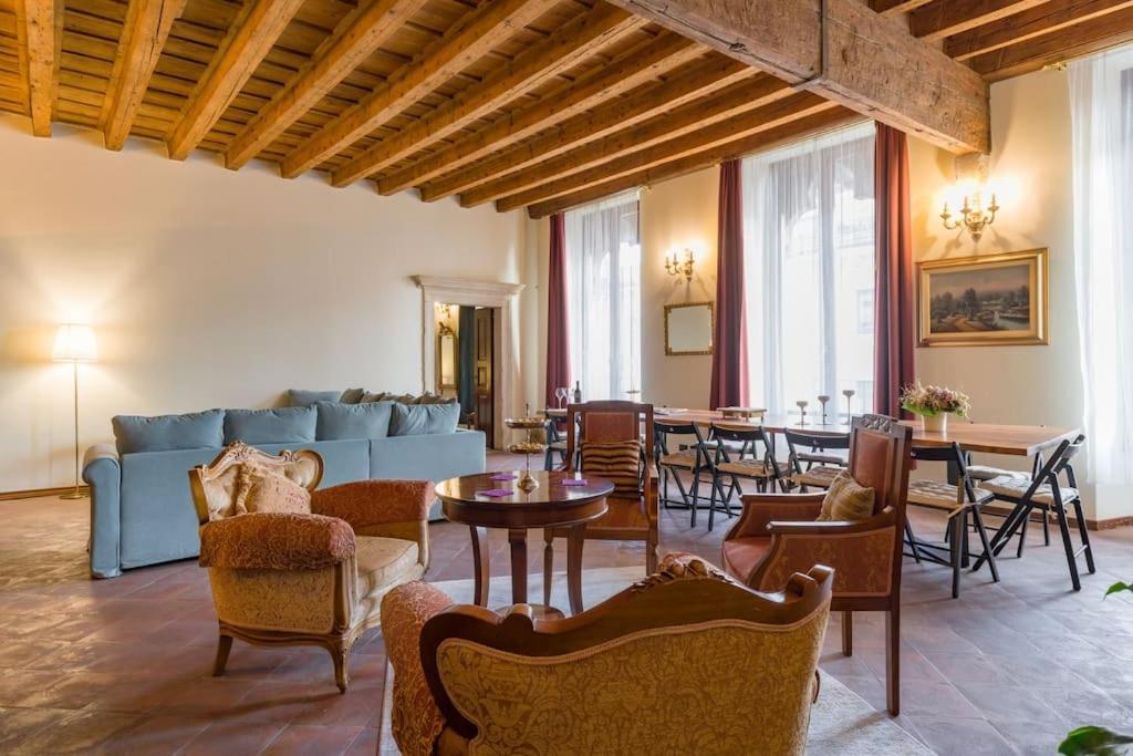 Apartment Magnificent 1800 In The Heart Of