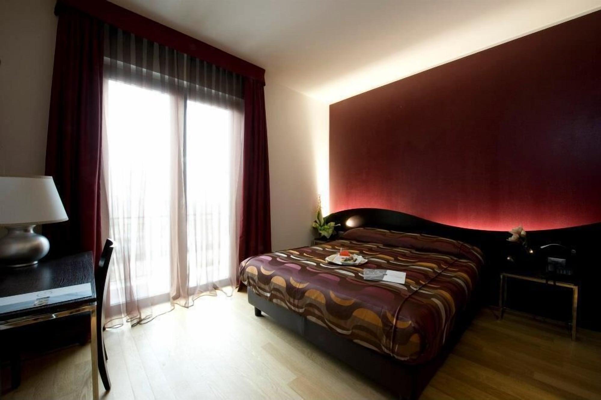 La Grotta Hotel