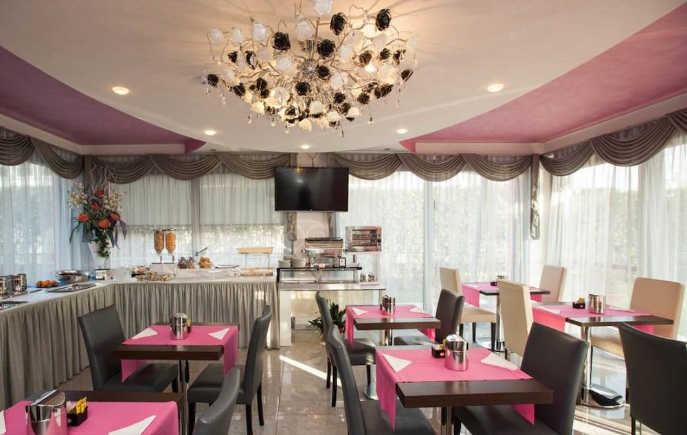 Hotel La Grotta 3*