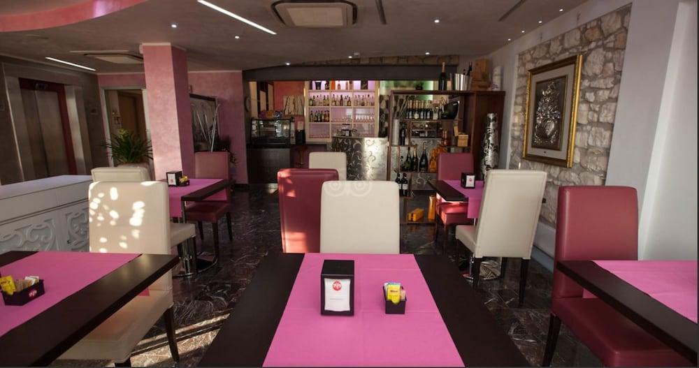 La Grotta 3* Verona