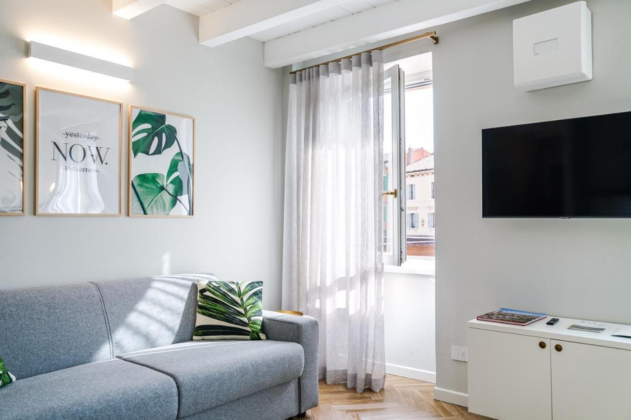 Homethirtyfour Apartment