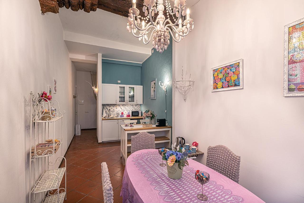 Guest house White & Gold