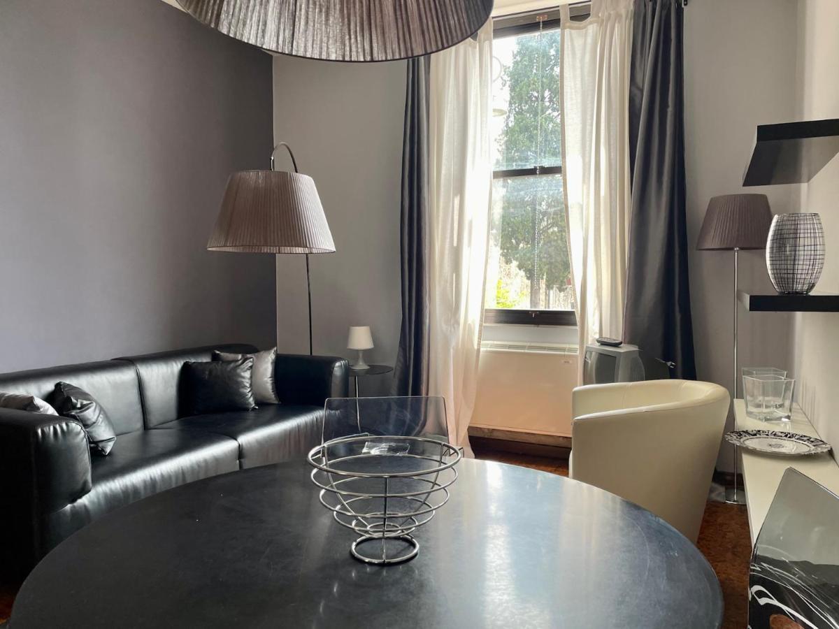 Theater Apartment *