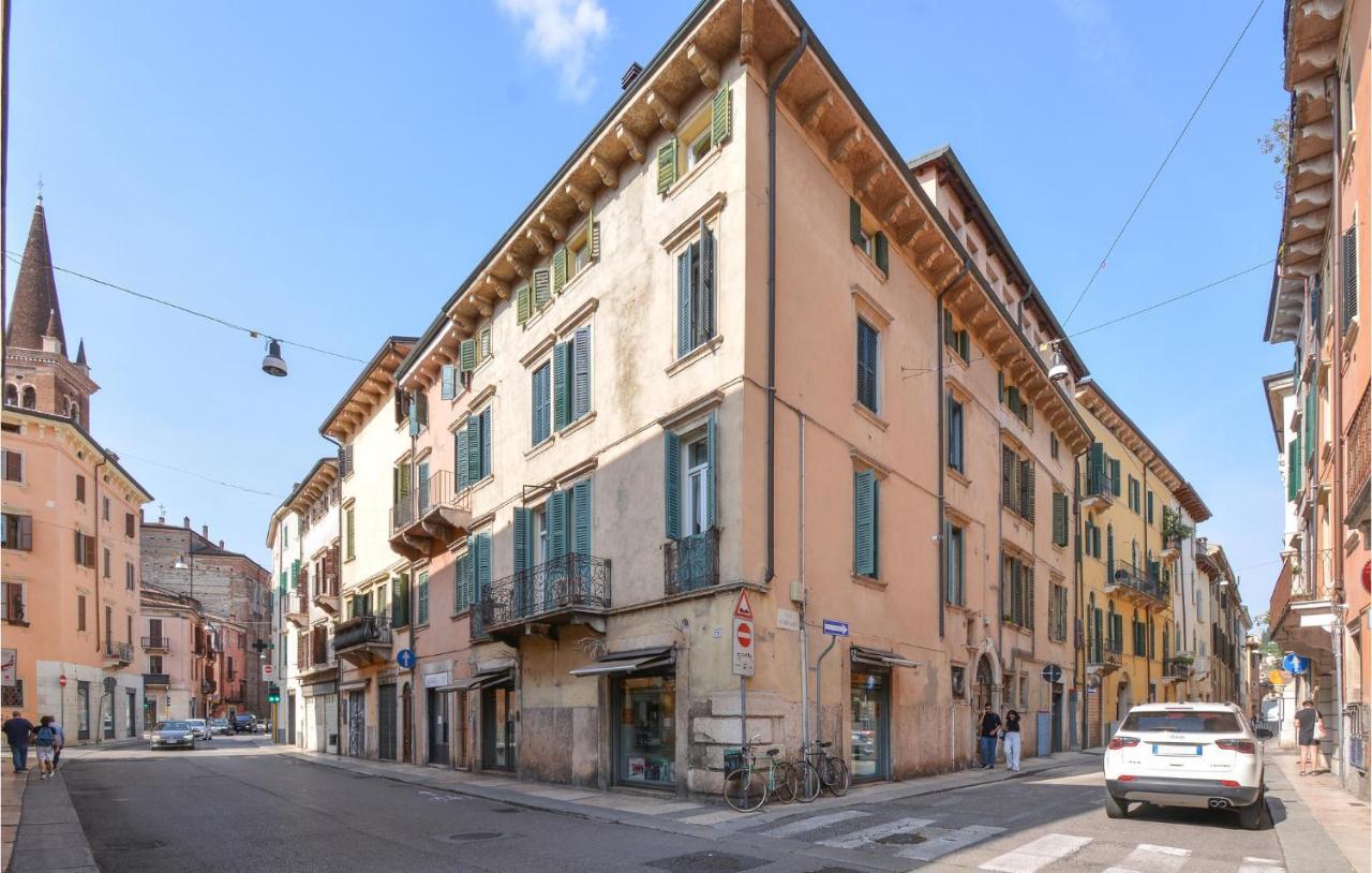 Beautiful In With Kitchenette Apartment *