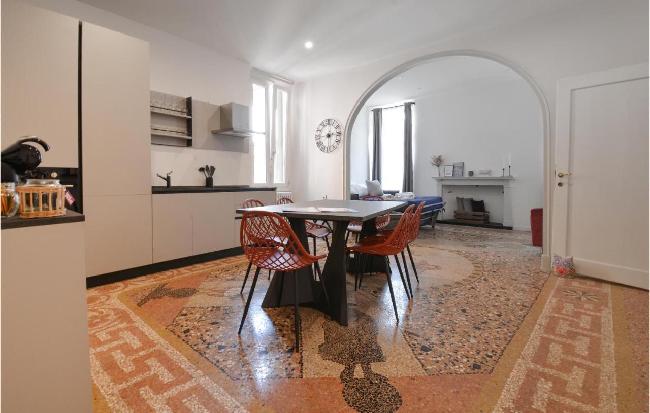 Beautiful In With Kitchenette Apartment