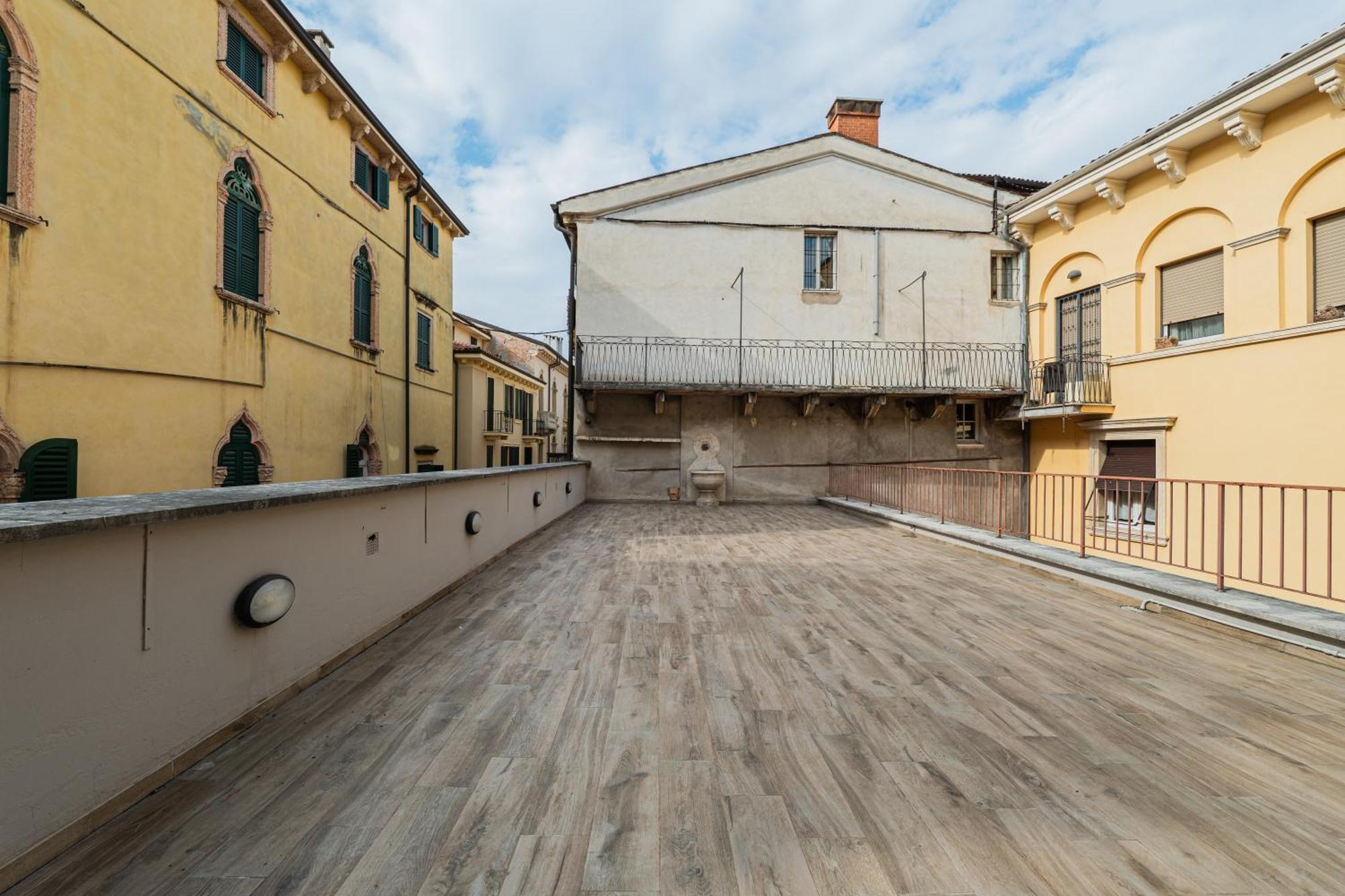 Dimora Catullo - La Terrazza Di Appartement Verona