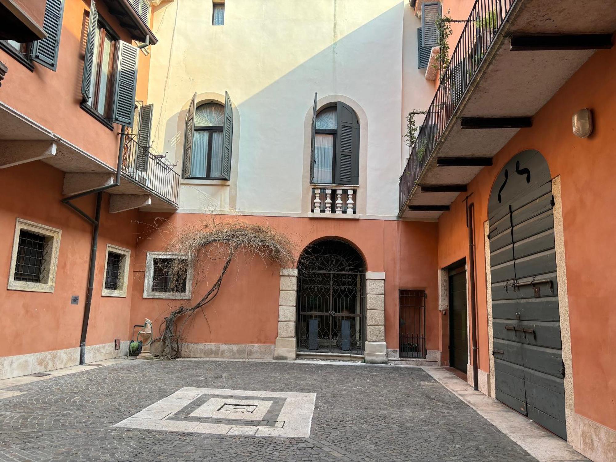 Veronajourneys Emilei Apartment *