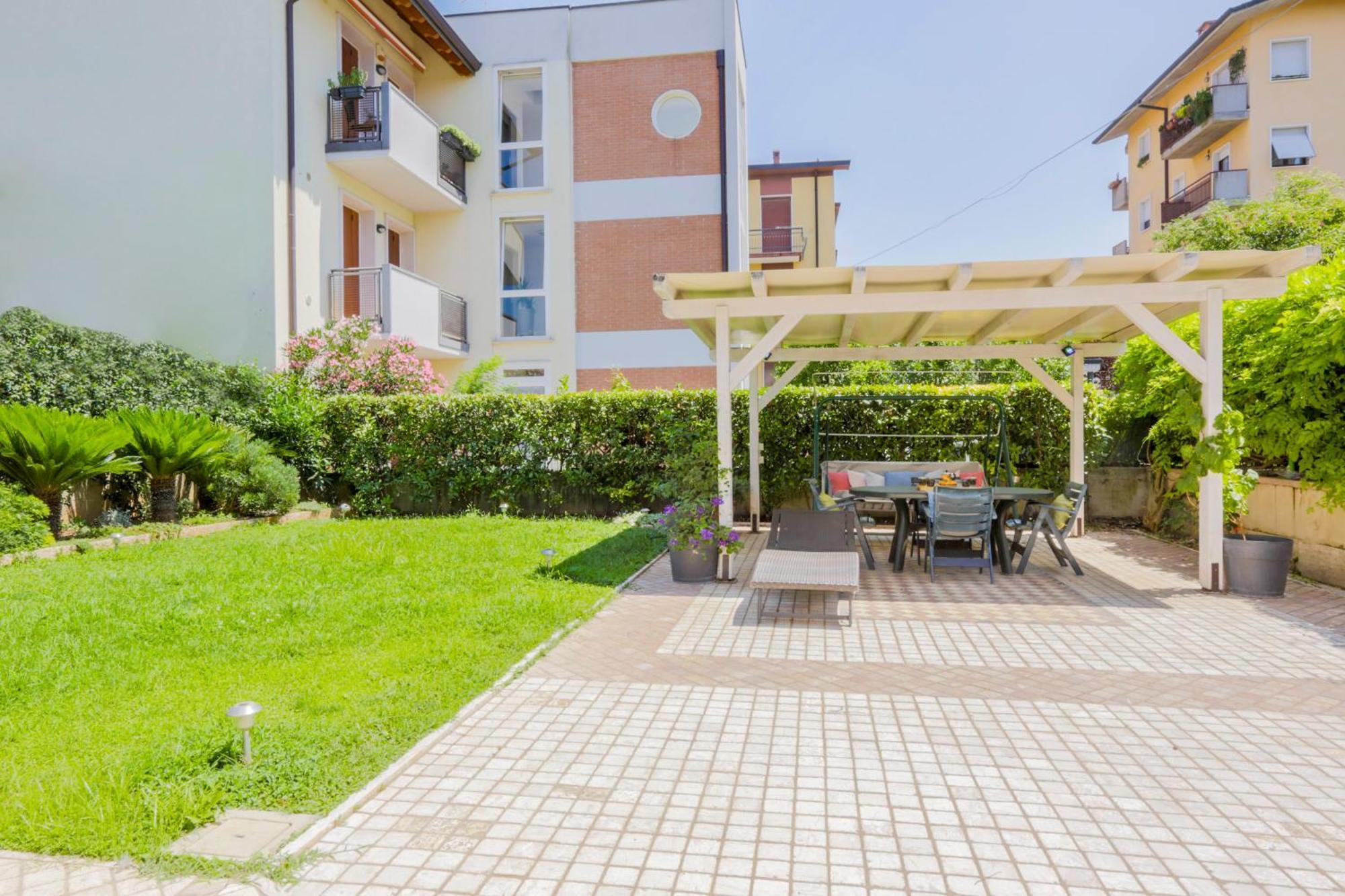 Apartment Elegant Apartment: Free Netflix, Wi-fi & Parking *