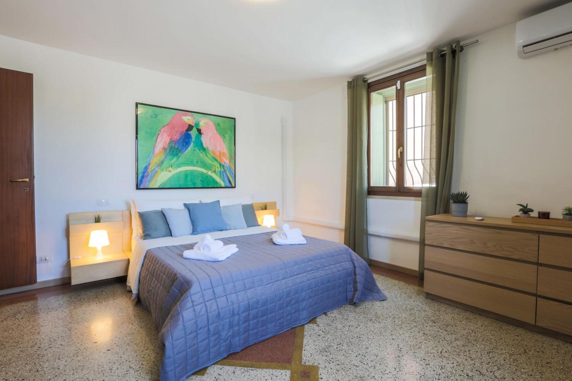 Elegant Apartment: Free Netflix, Wi-fi & Parking Apartment Verona