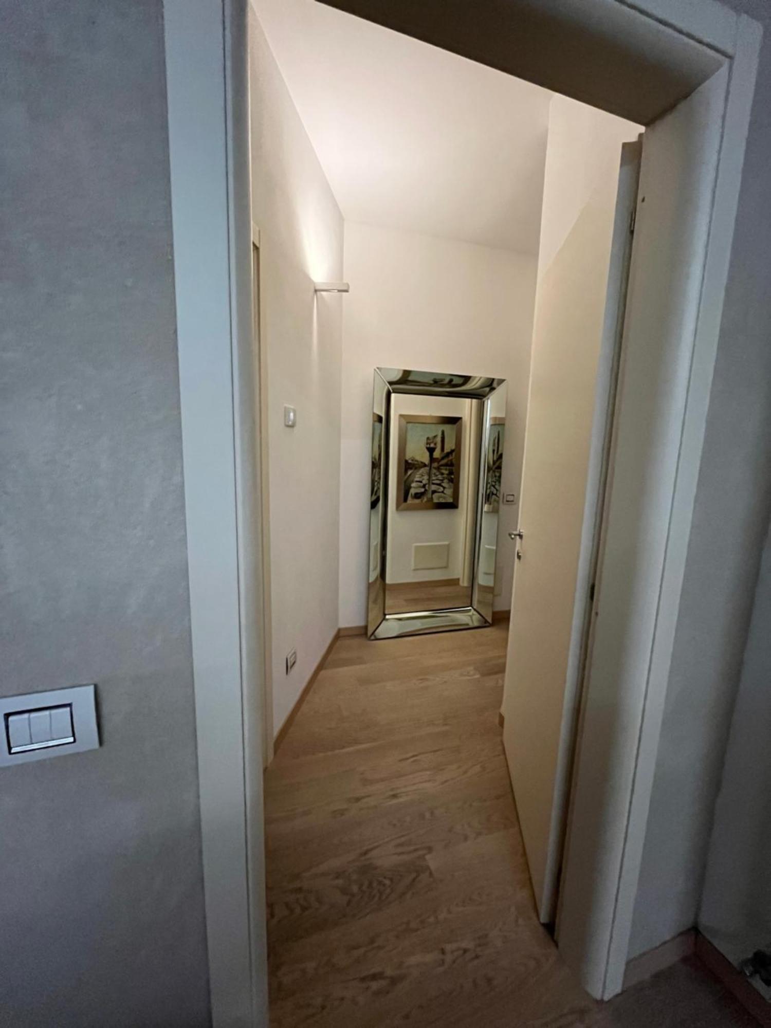 Juliet's Neighbours- Luxury Apartment *