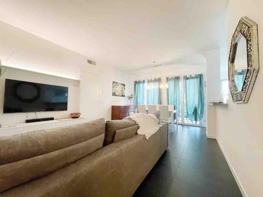 Elegant Relax Near Veron Center Fair Garda Apartment