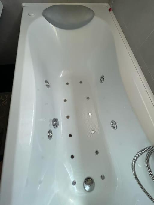 Elegant Relax Near Veron Center Fair Garda Apartment *