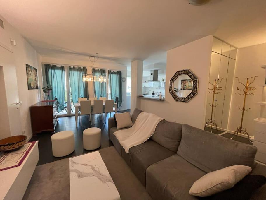 Elegant Relax Near Veron Center Fair Garda Apartment