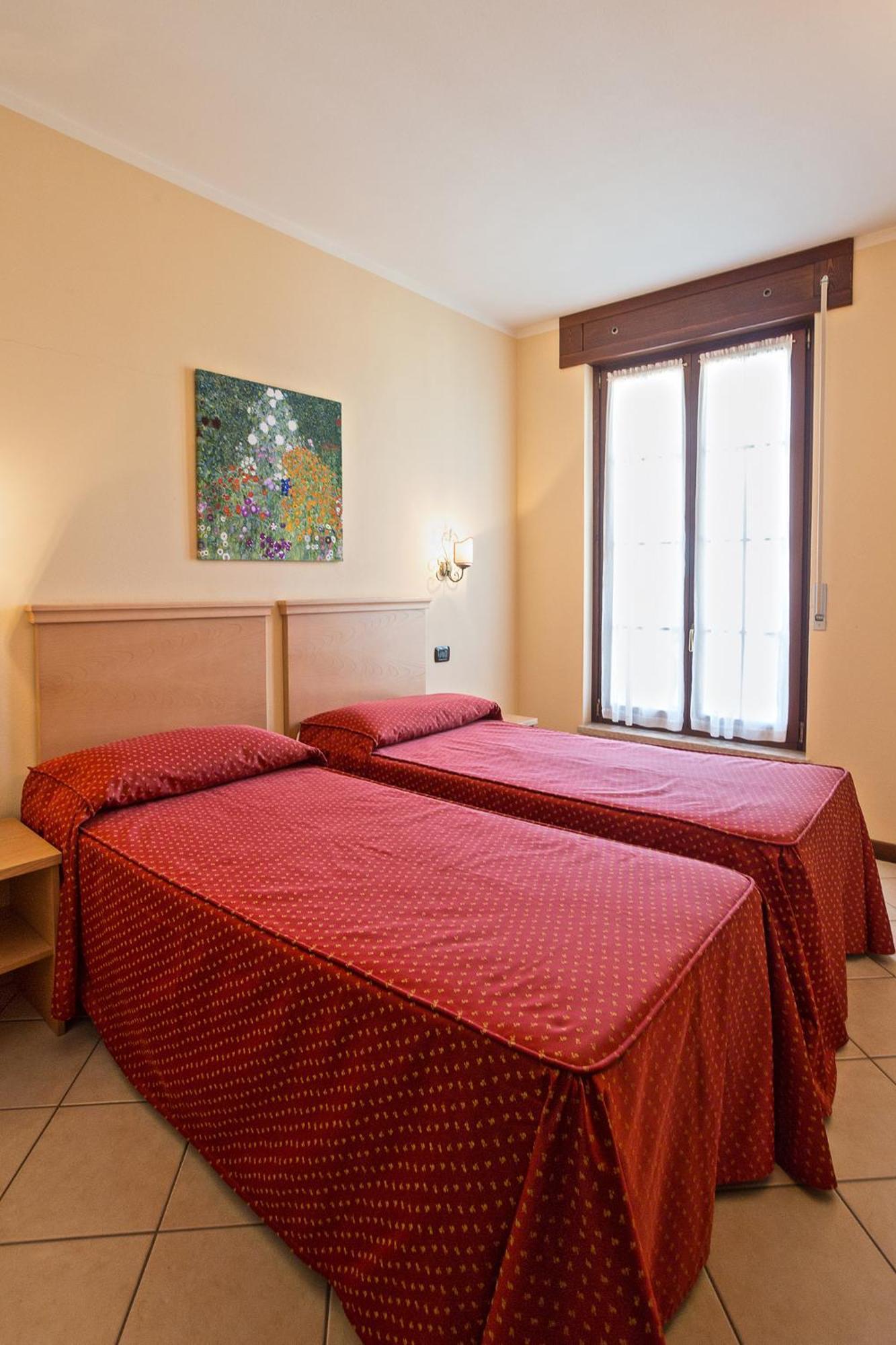 Mainard Aparthotel