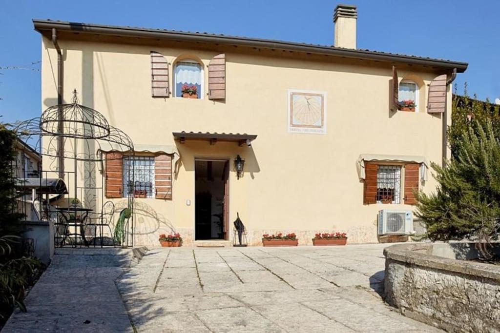 Castel Montorio - Camera Matrimoniale Con Bagno In Casa Condivisa Apartment