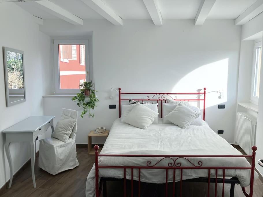 Castel Montorio - Camera Matrimoniale Con Bagno In Casa Condivisa Verona