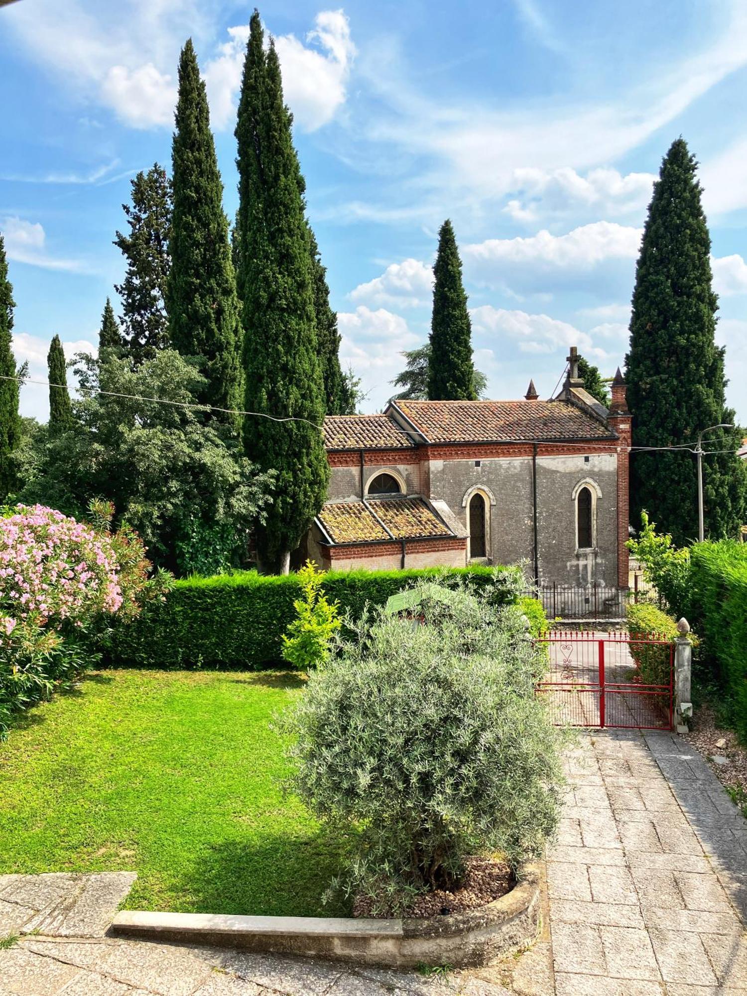 Castel Montorio - Camera Matrimoniale Con Bagno In Casa Condivisa Verona