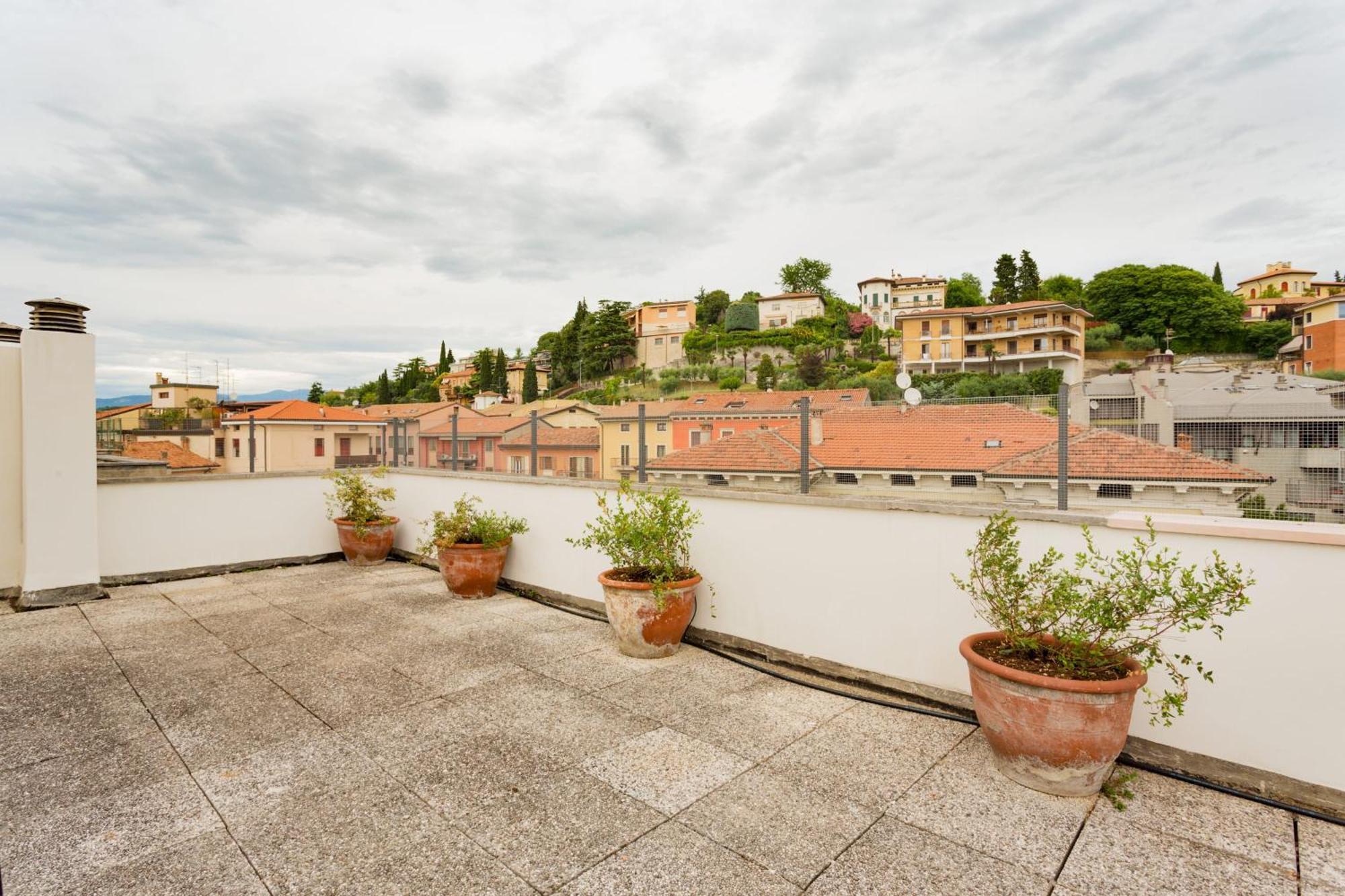 Amazing Flat With Big Terrace And Private Car Park Apartment