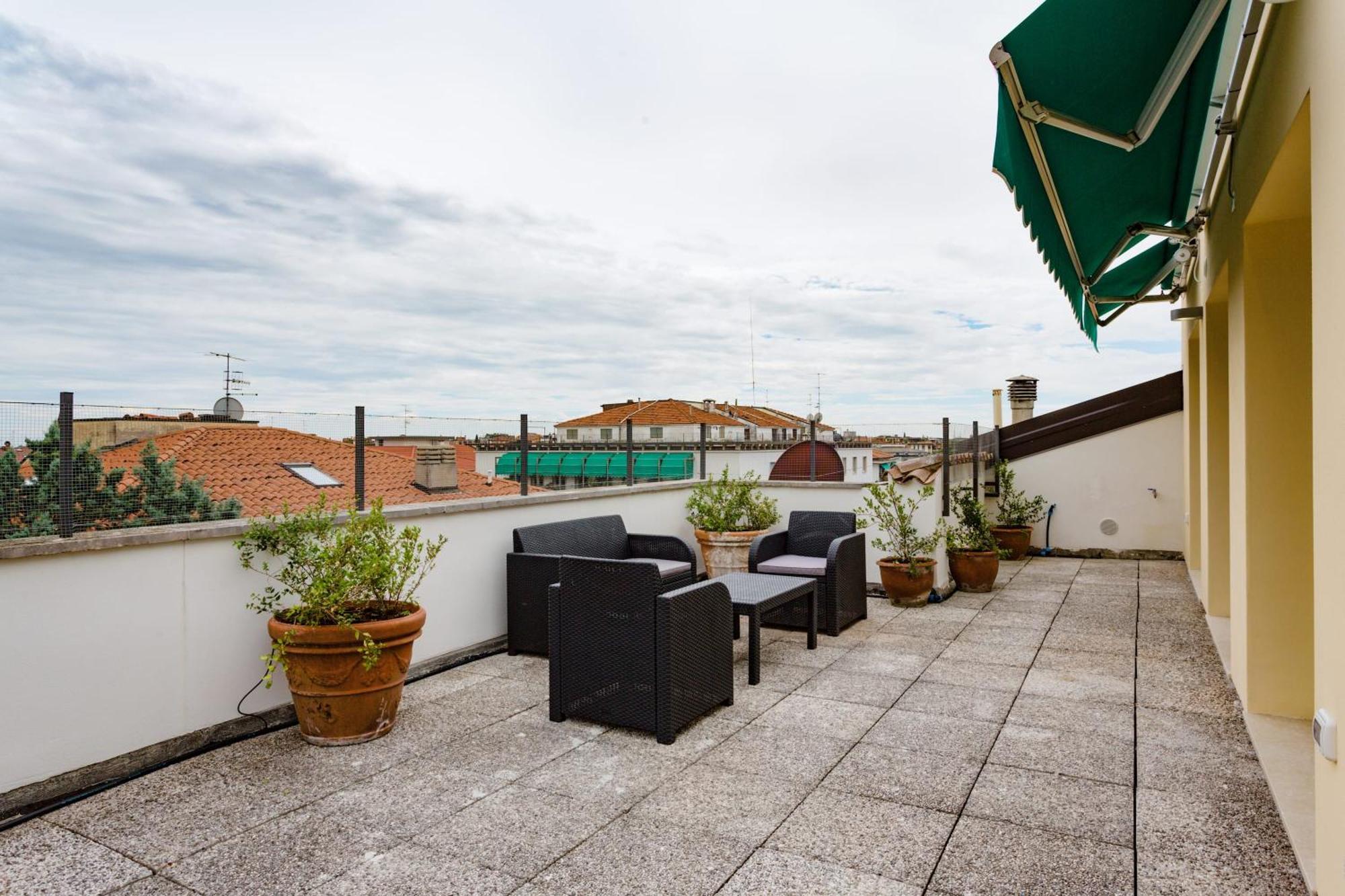 Amazing Flat With Big Terrace And Private Car Park