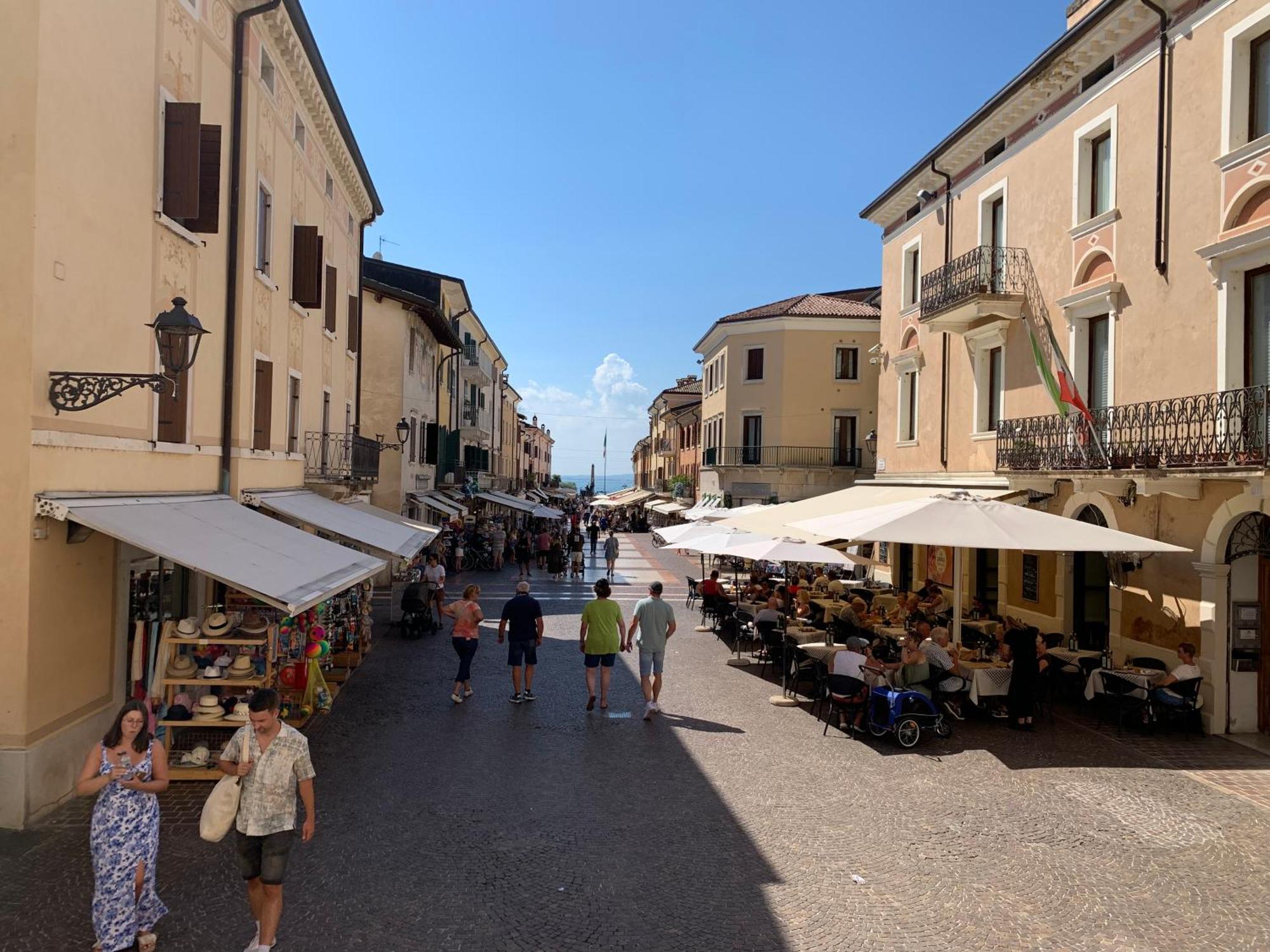 Elegant Relax Near Veron Center Fair Garda Apartment Verona