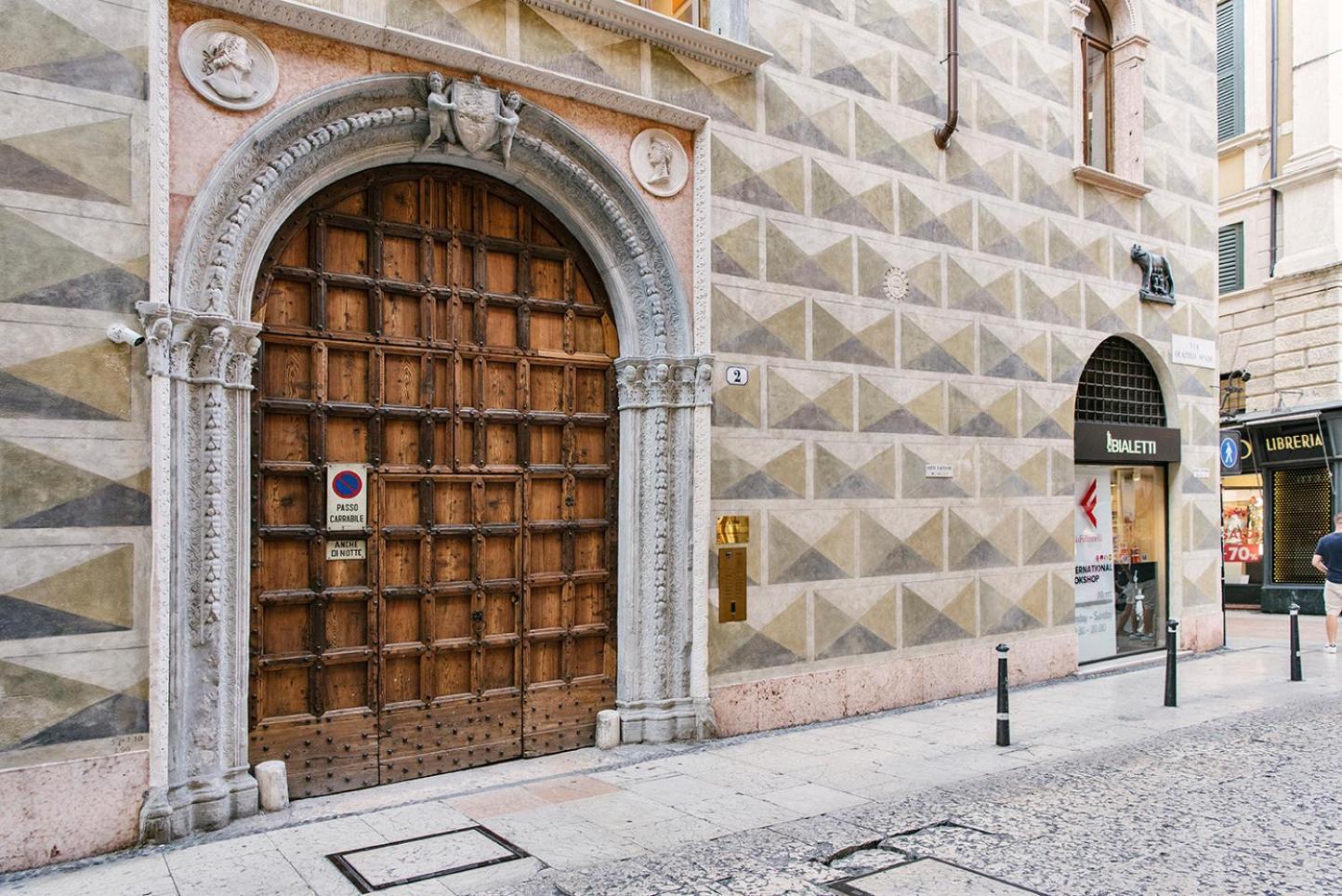 Palazzo Confalonieri Da Lisca Apartment *