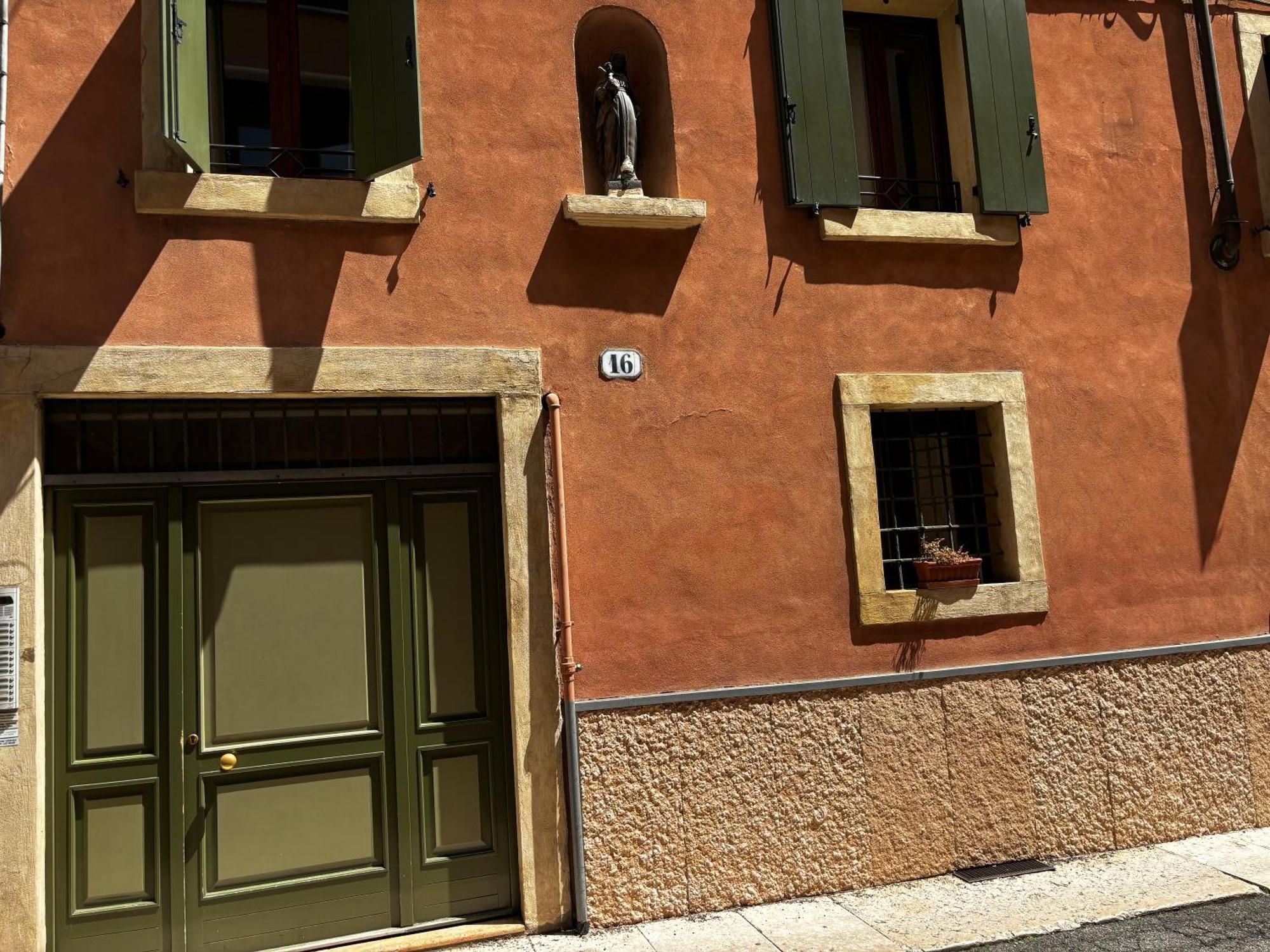 Huoneisto La Piccola Corte Verona