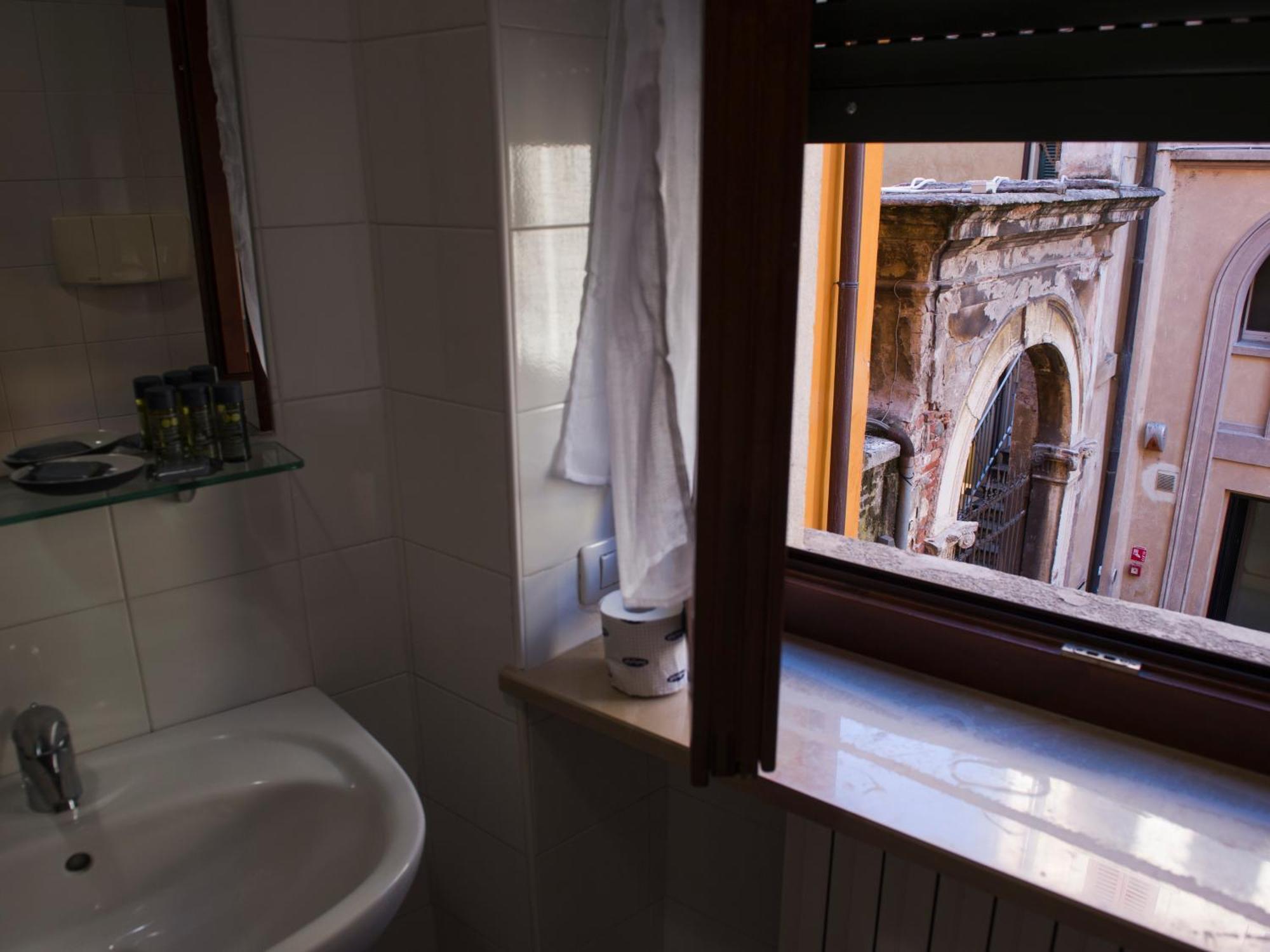 Italianflat - Rentroom Old Town - 200mt To Arena Guesthouset 3*