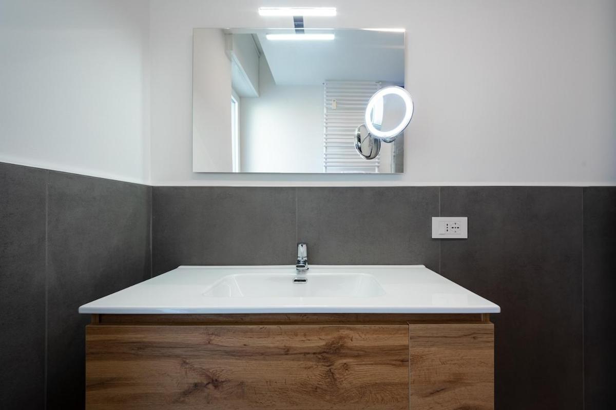 Apartment Modern Red Flat In Verona