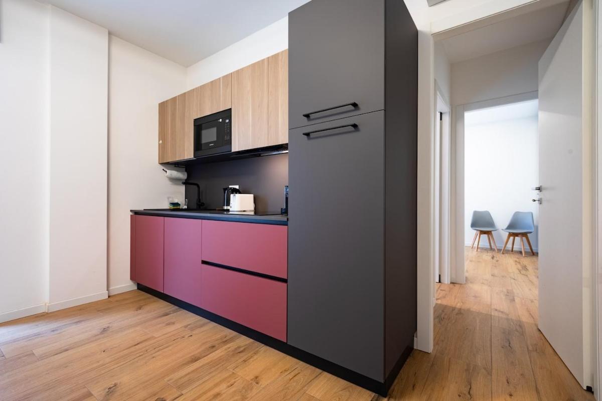 Modern Red Flat In Apartment Verona