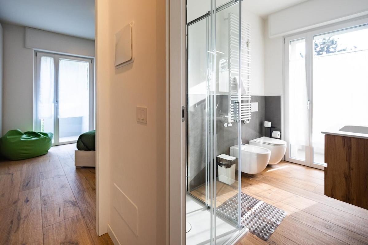 Modern Grey Flat In Apartment *