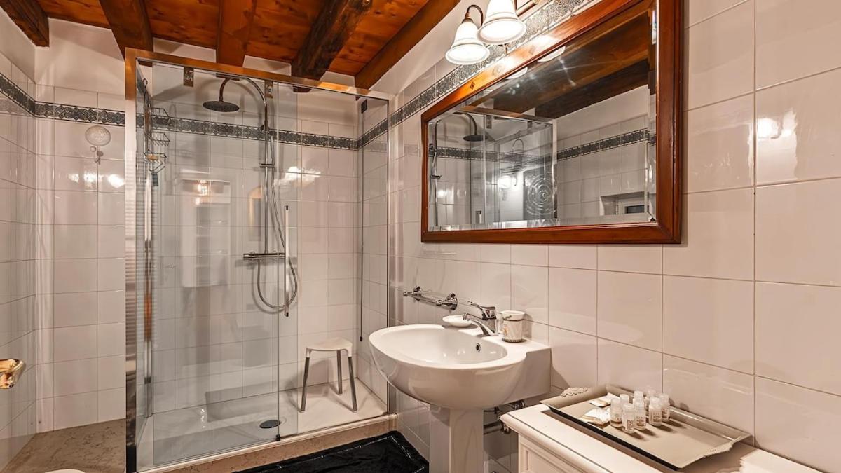 Arena 500m Vintage Apartment