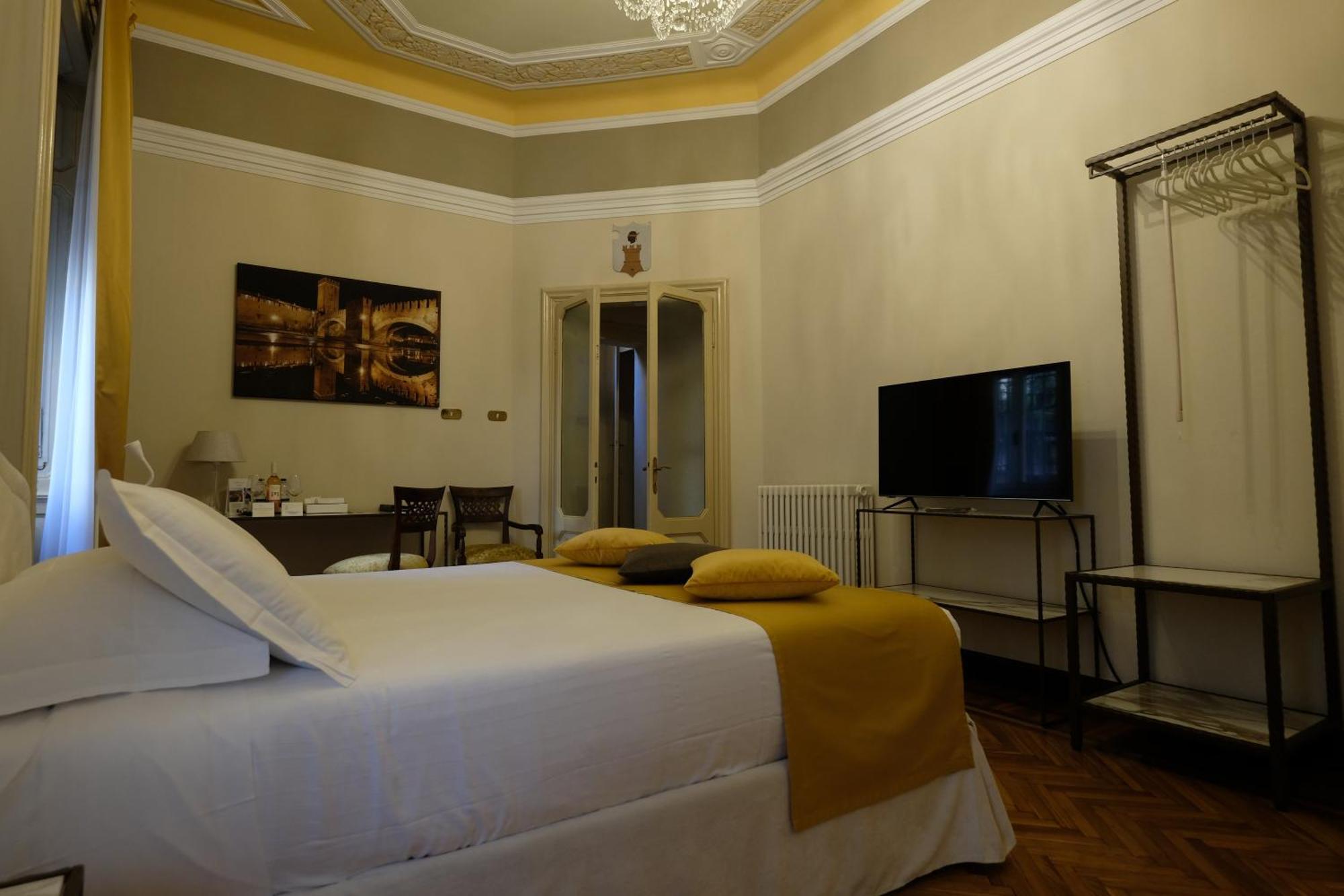 Palazzo Negri Apartment *